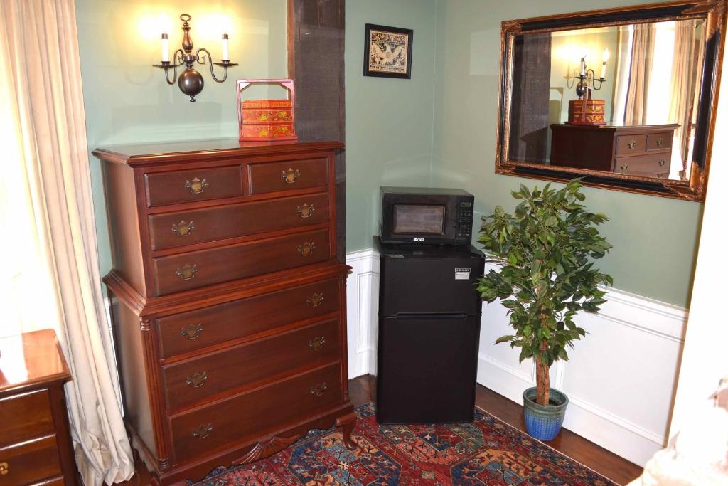Silsbee's by Daniels House - Deluxe King Studio