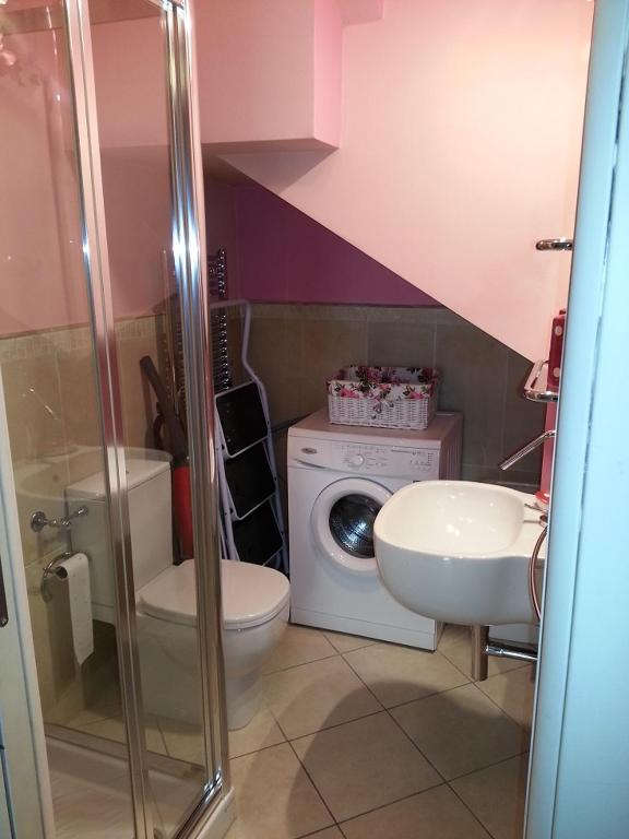 A bathroom at Suite con Piscina Privata e Giardino 2 matrimoniali 2 bagni