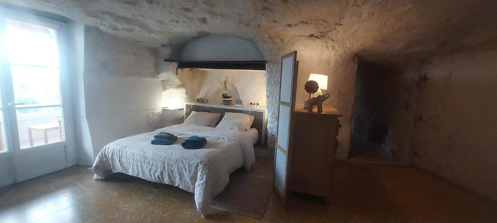 Posteľ alebo postele v izbe v ubytovaní Troglo entre Caves et Châteaux