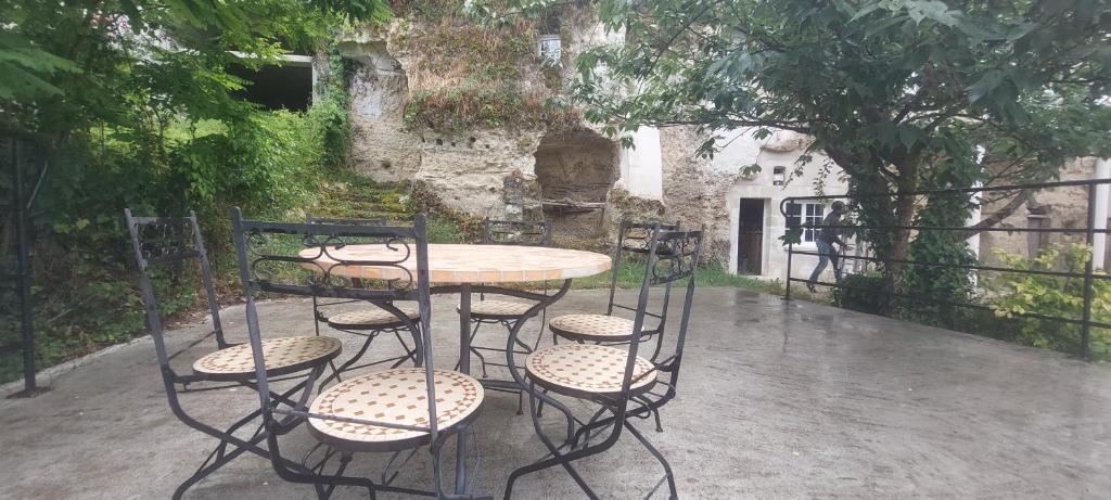 Balkón alebo terasa v ubytovaní Troglo entre Caves et Châteaux