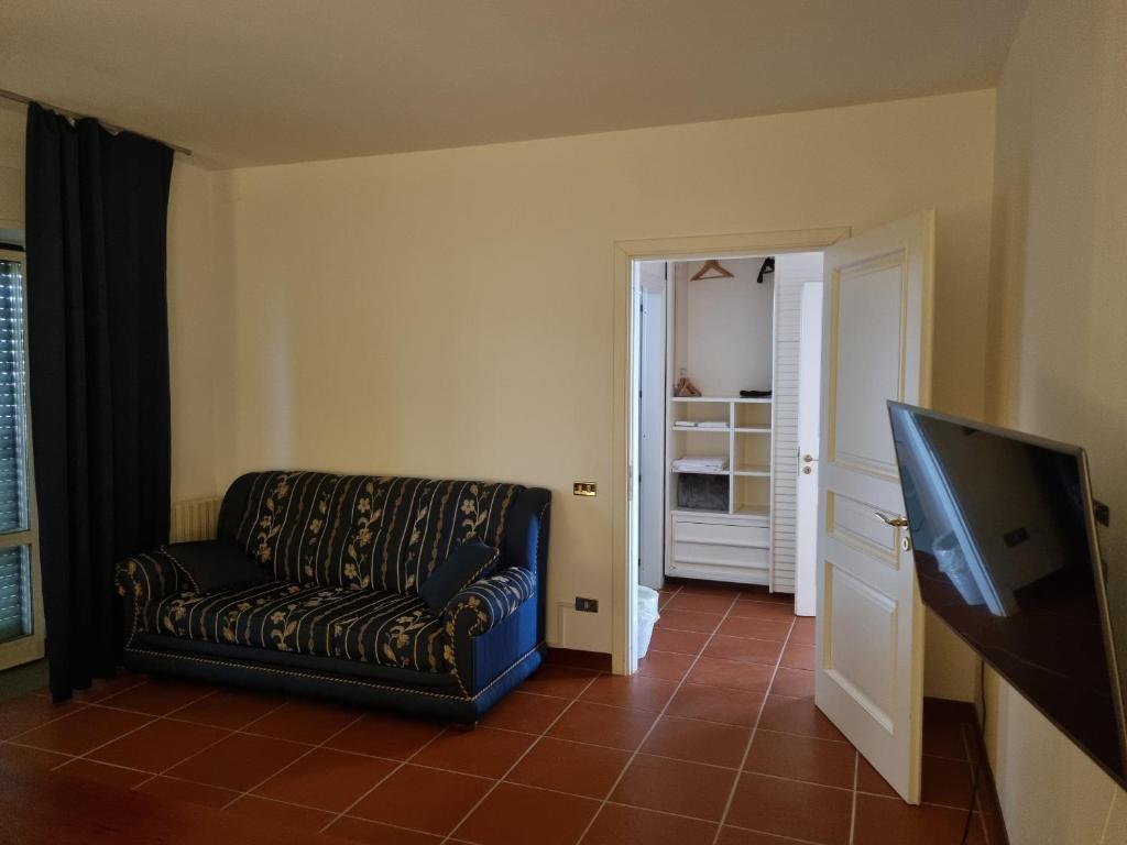 Villa Sul Molo tra Siracusa e Catania - Camera Re Con Vista Da Giardino