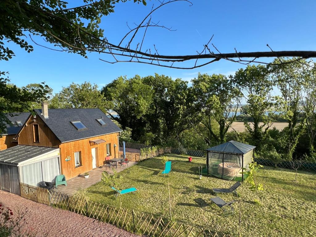 a backyard with a house and a playground at Les maisons du phare in Berville-sur-Mer