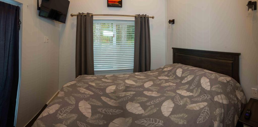 Postel nebo postele na pokoji v ubytování Chims Motel and Cabins - Port Alberni