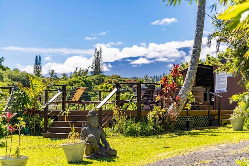Zahrada ubytování Cliff House with Ocean Views in Haiku, Maui jungle