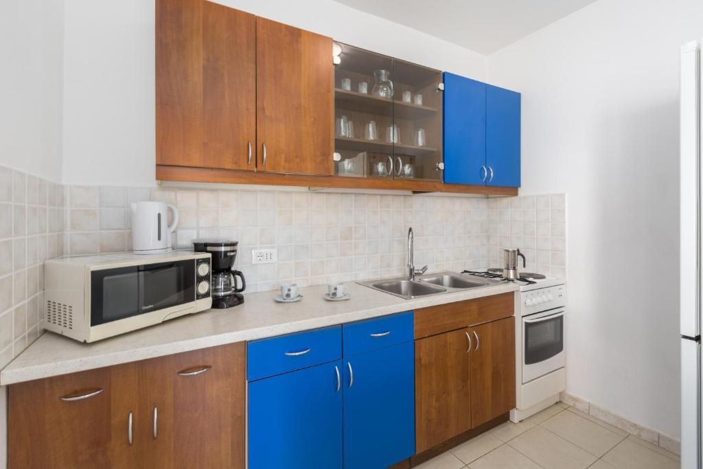 Kuchyň nebo kuchyňský kout v ubytování Apartments with parking spaces Tar, Porec - 6948