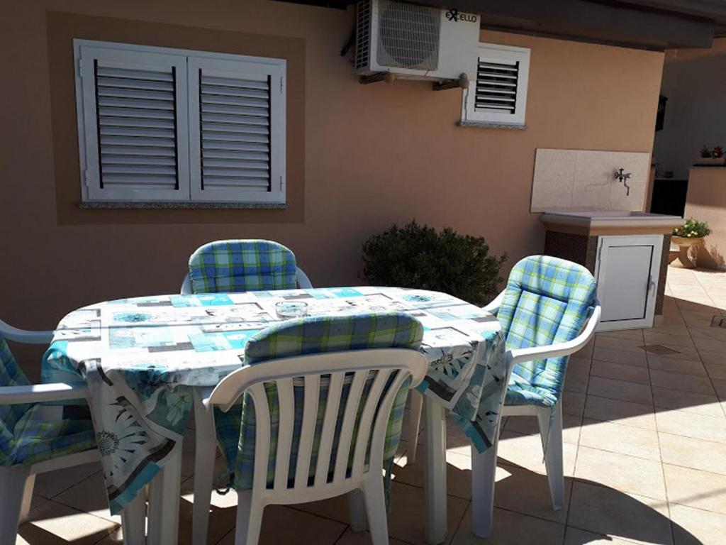 Fotografie z fotogalerie ubytování Apartments with parking spaces Tar, Porec - 6948 v destinaci Tar