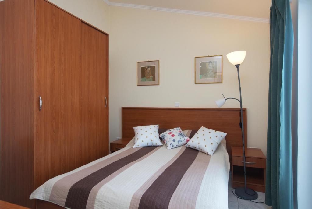 Family friendly seaside apartments Brodarica, Sibenik - 15270 - Apartamento De Una Habitación Con Balcón