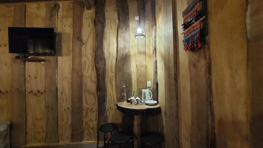 TV a/nebo společenská místnost v ubytování Cabañas & Habitaciones Del Alto