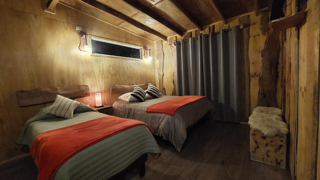 Postel nebo postele na pokoji v ubytování Cabañas & Habitaciones Del Alto
