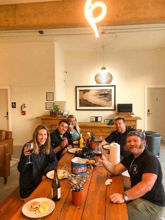 ITH Santa Barbara Surf Hostel photo