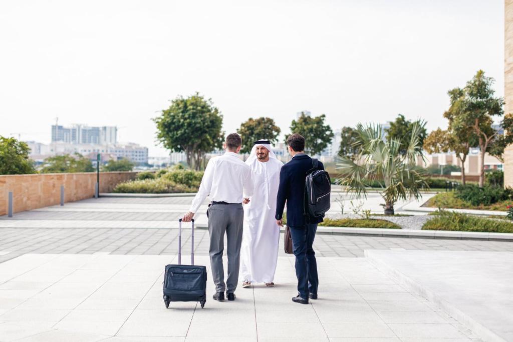 Holiday Inn & Suites - Dubai Science Park by IHG - Resim 25