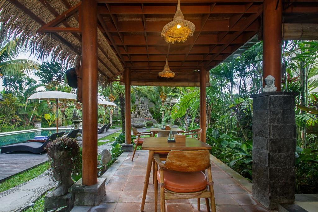 The Runik Ubud室外花園