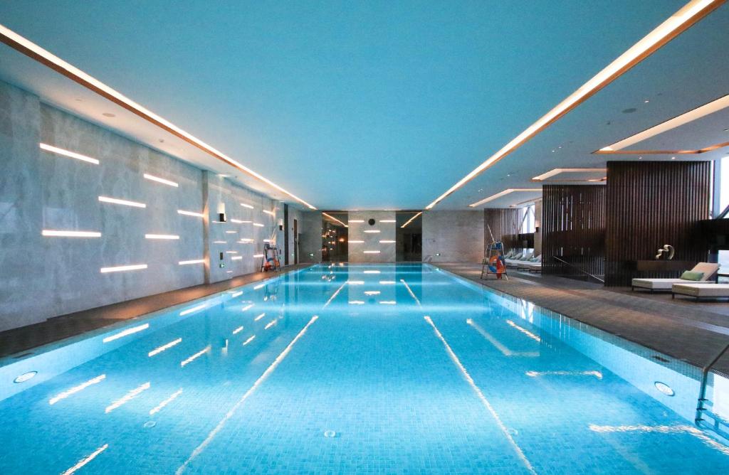 Bazén v ubytování Hyatt Regency Shanghai Jiading nebo v jeho okolí