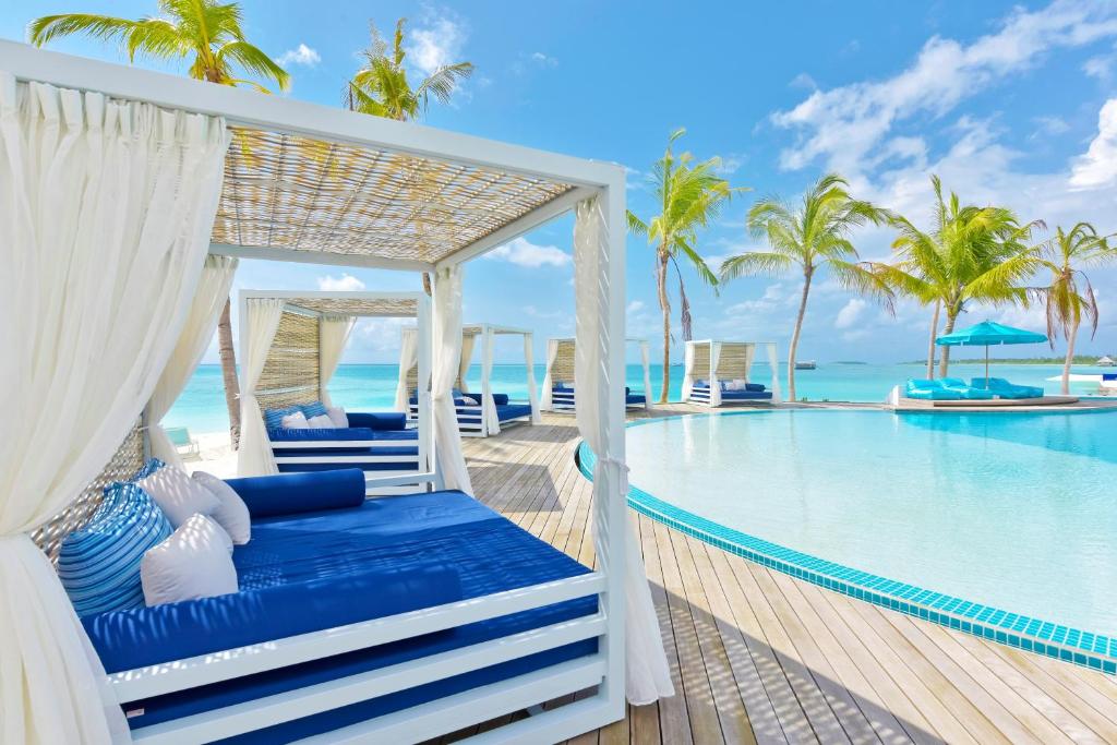 Bazén v ubytování Kandima Maldives - 50 Percent Off on Return Domestic Flight Transfers on stays 4 nights or more between 01 Apr & 10 Oct 2025 nebo v jeho okolí