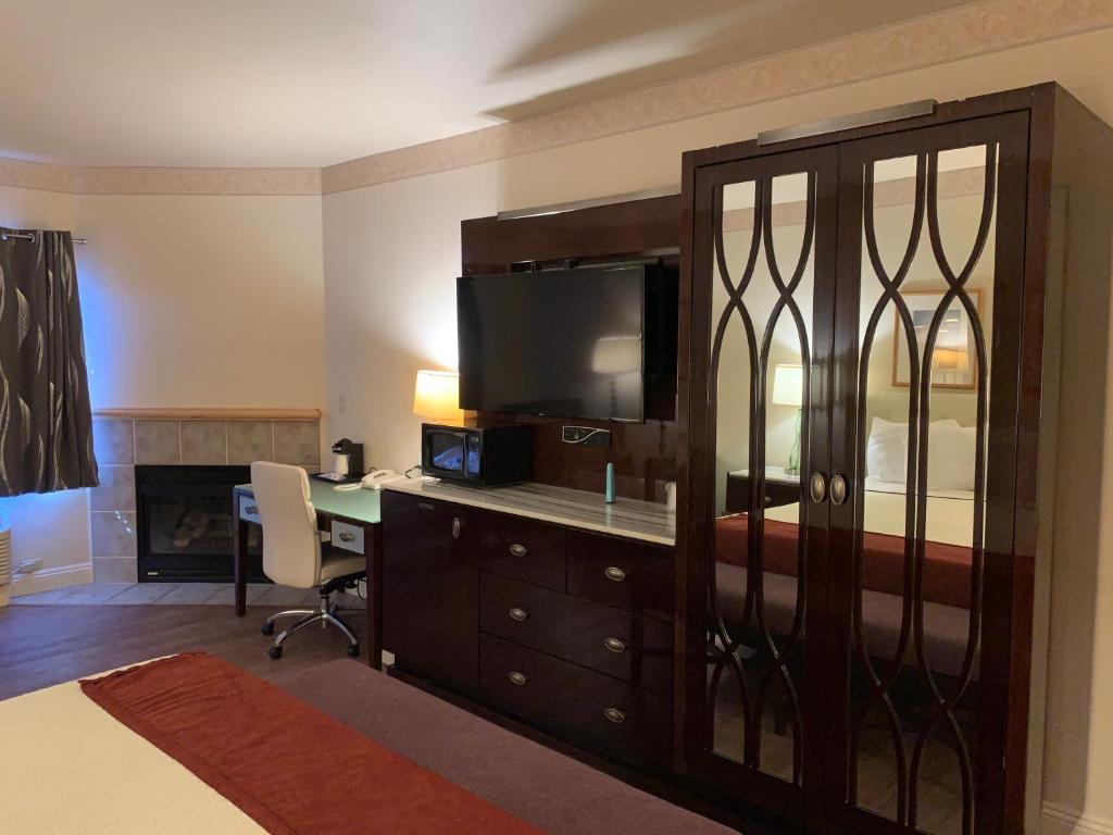 Rocklin Park Hotel - King Suite Met Whirlpool