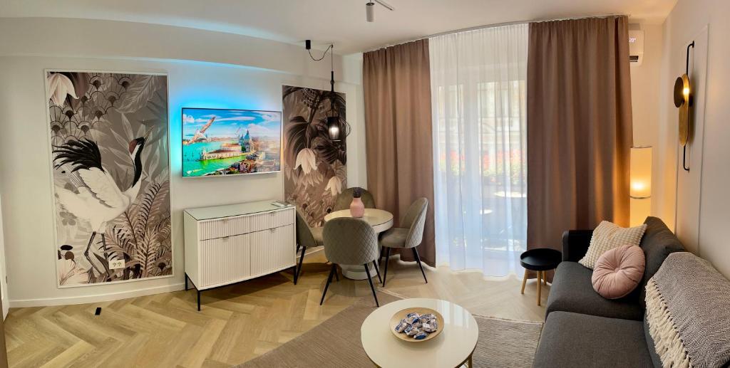 a living room with a couch and a table at Jeny Boutique Apartment in Târgu-Mureş