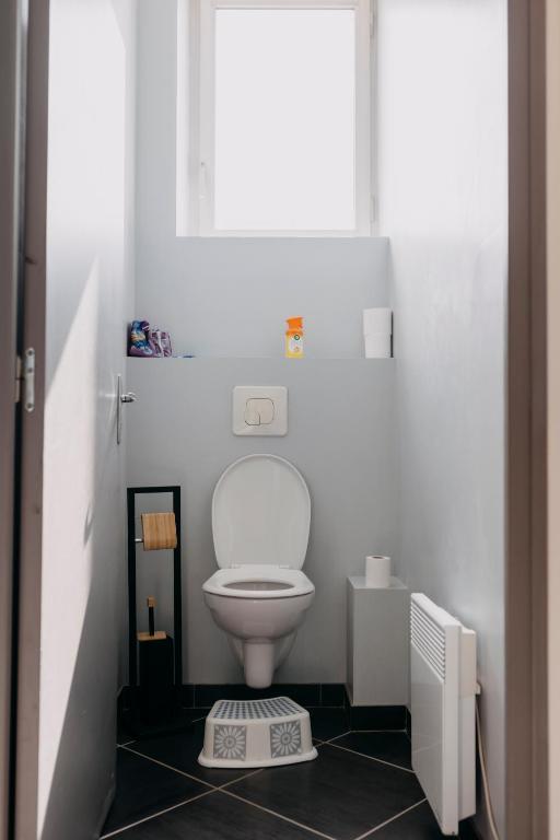 Kúpeľňa v ubytovaní Coeur de ville #B1 - Chambre privée dans logement partagée - Proche commerces et transports