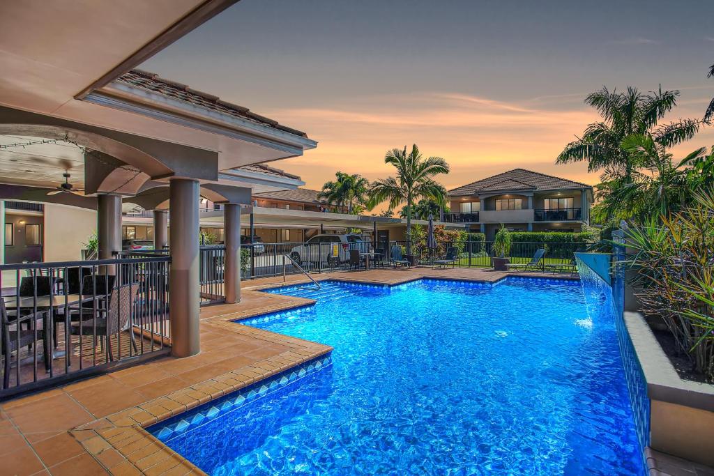 a swimming pool in the middle of a house at Mackay Resort Motel in Mackay