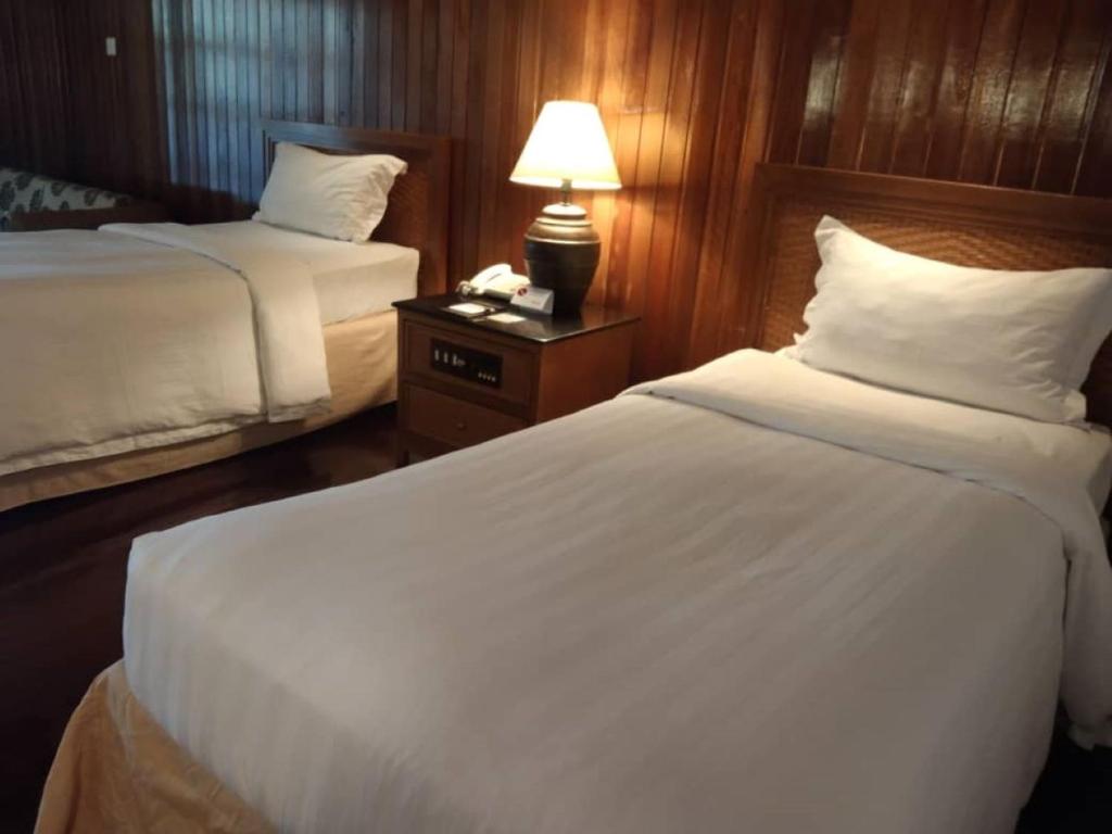 Letto o letti in una camera di Tiara Labuan Hotel