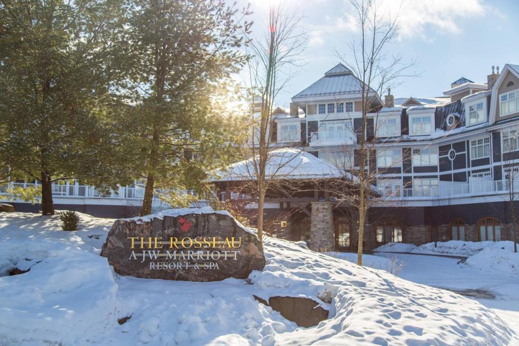 JW Marriott The Rosseau Muskoka Resort & Spa v zimě