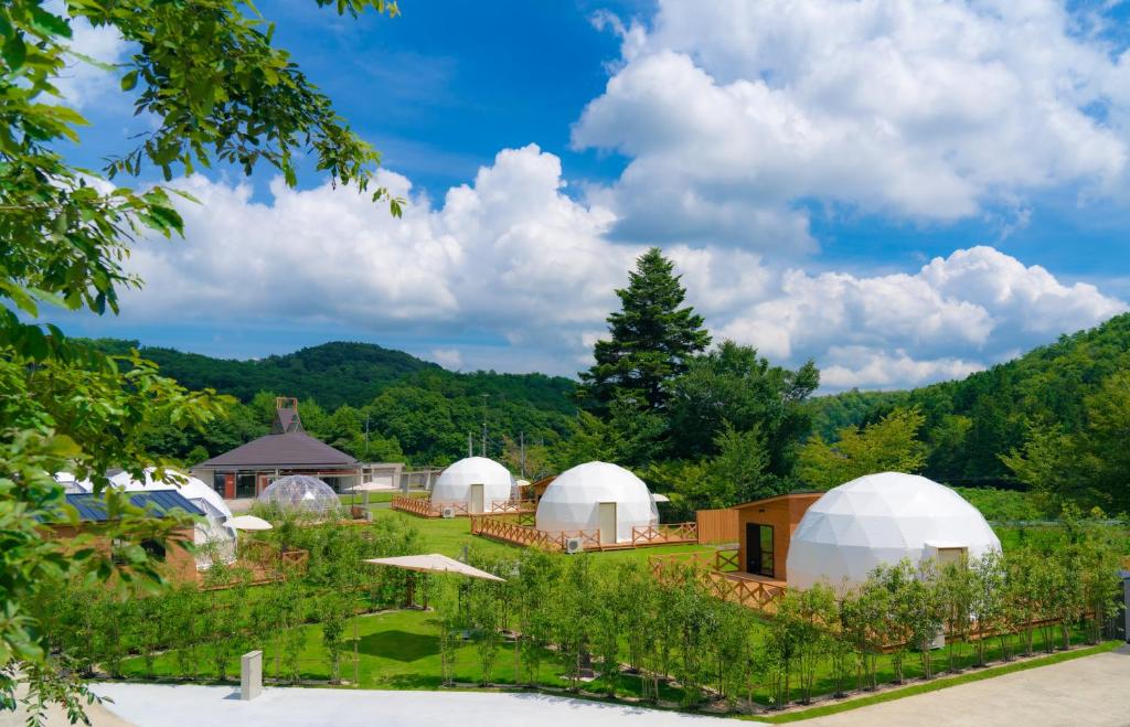 Φυσικό τοπίο κοντά σε οργανωμένο κάμπινγκ