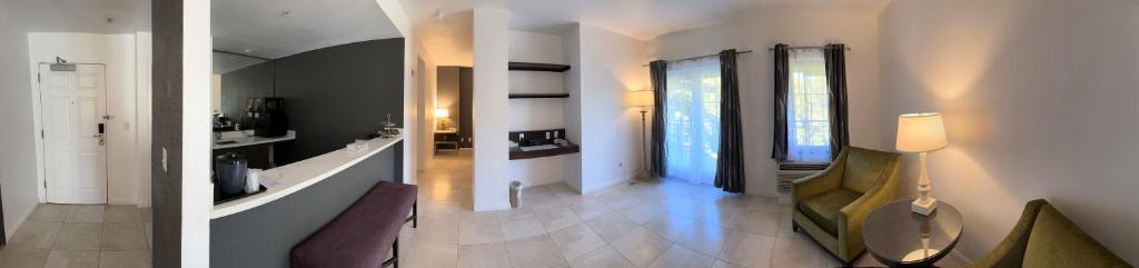 Rocklin Park Hotel - King Suite Met Balkon
