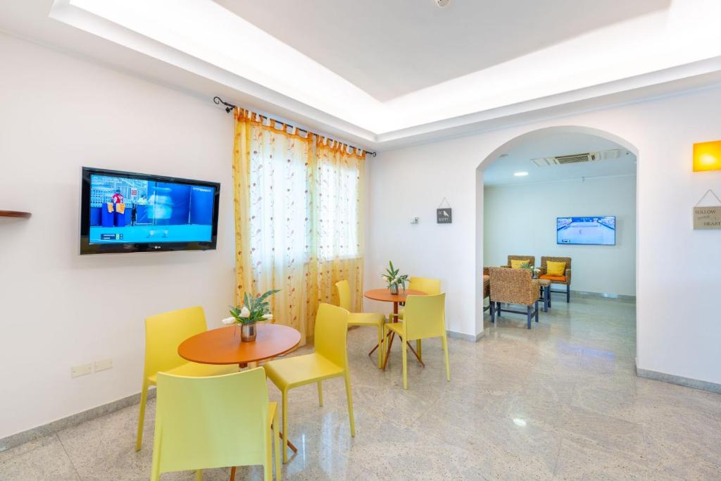 TV a/nebo společenská místnost v ubytování Hotel Ambrosiana