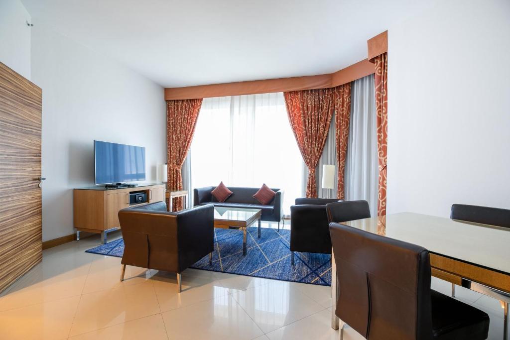 Four Points by Sheraton Bur Dubai - 1间卧室套房，1个国王，迪拜购物中心和风筝海滩的免费班车服务