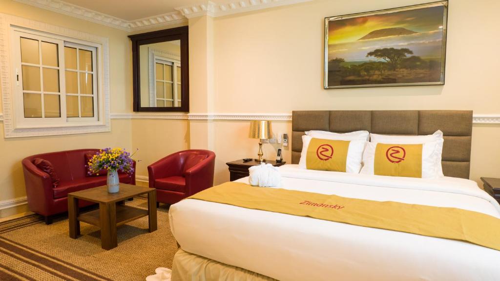 Postel nebo postele na pokoji v ubytování Zimansky Hotel