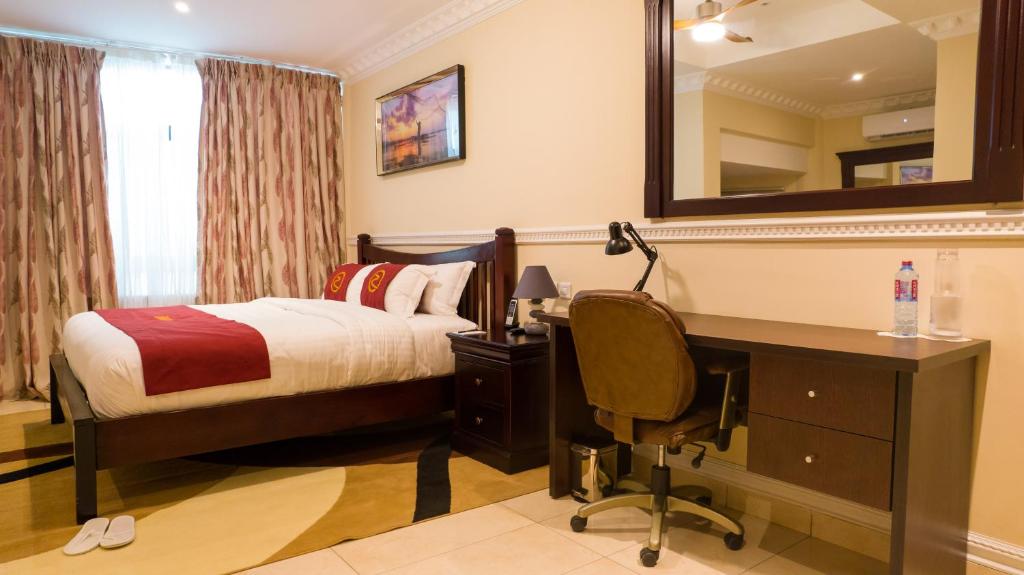Postel nebo postele na pokoji v ubytování Zimansky Hotel