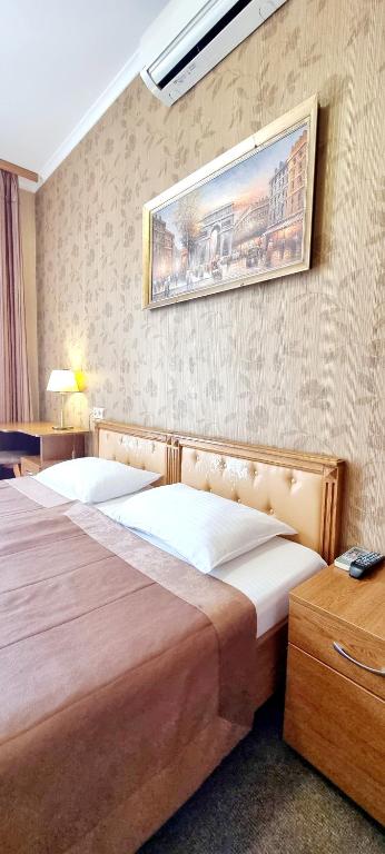 Postel nebo postele na pokoji v ubytování Wellotel Odessa