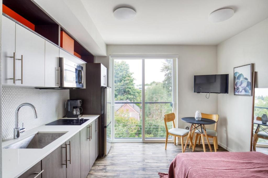 Ballard Studio w Rooftop BBQ nr dining SEA179, Seattle (updated prices