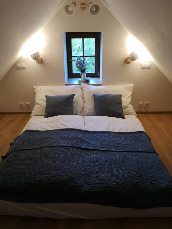 Postel nebo postele na pokoji v ubytování Na jelení stezce