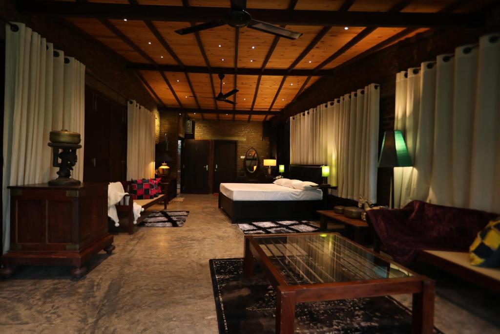 Postel nebo postele na pokoji v ubytování Aayu Hanthana Boutique Hotel