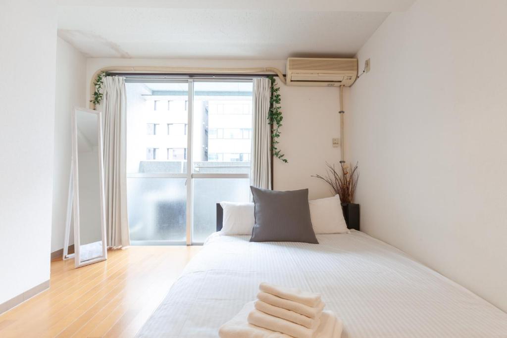 hojo building - One-Bedroom Apartment
