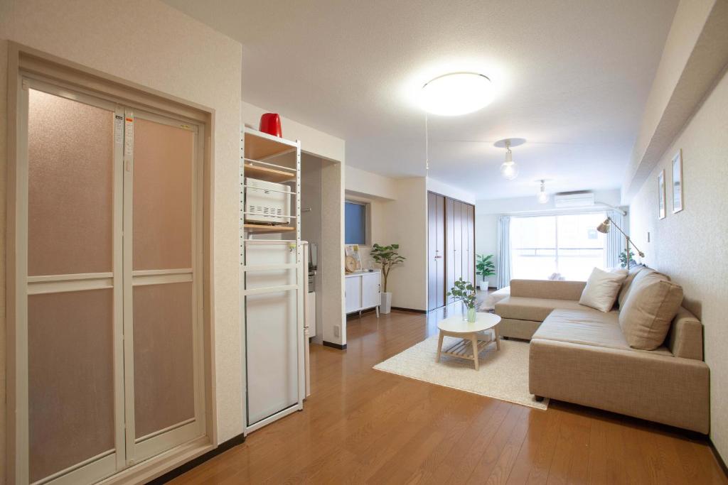 hojo building - One-Bedroom Apartment
