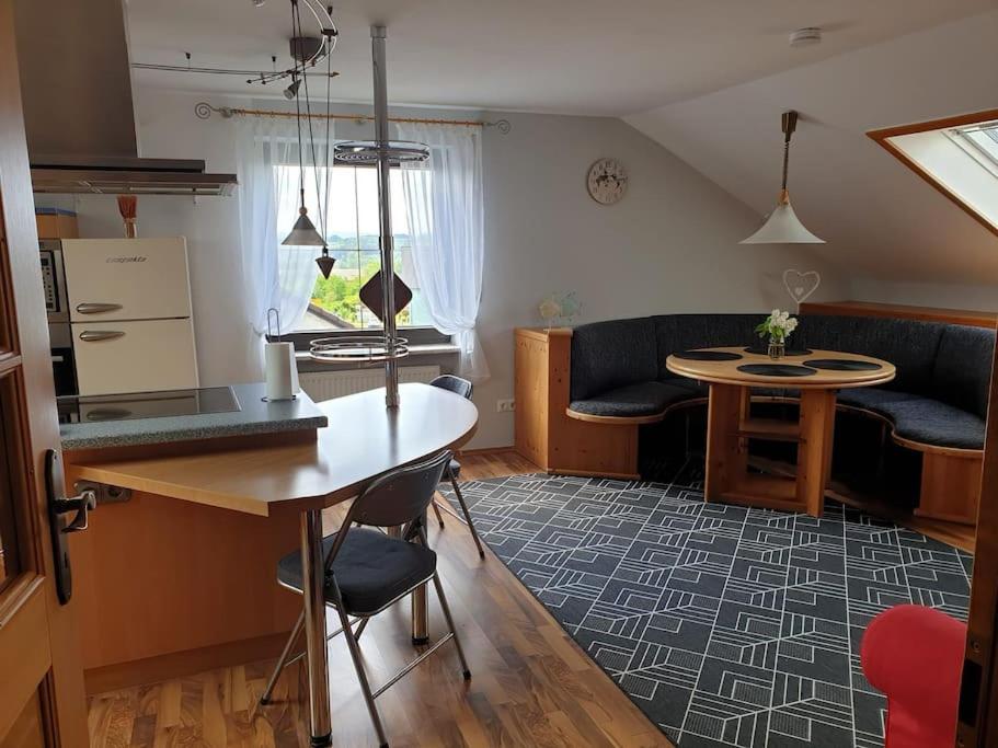 Kuchyň nebo kuchyňský kout v ubytování Moderne DG-Wohnung in Mainleus