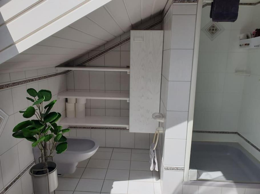 Koupelna v ubytování Moderne DG-Wohnung in Mainleus