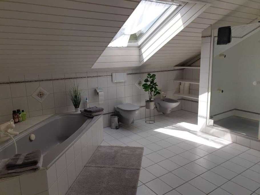 Koupelna v ubytování Moderne DG-Wohnung in Mainleus