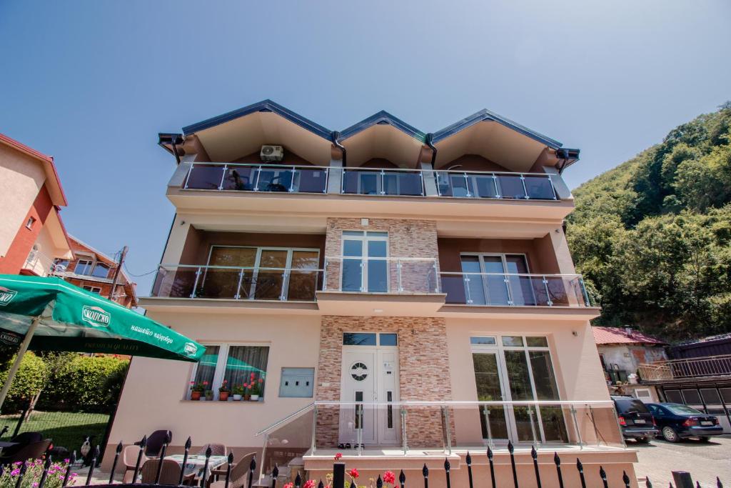 a building with a balcony on top of it at DE & EV ACCOMMODATION in Ohrid