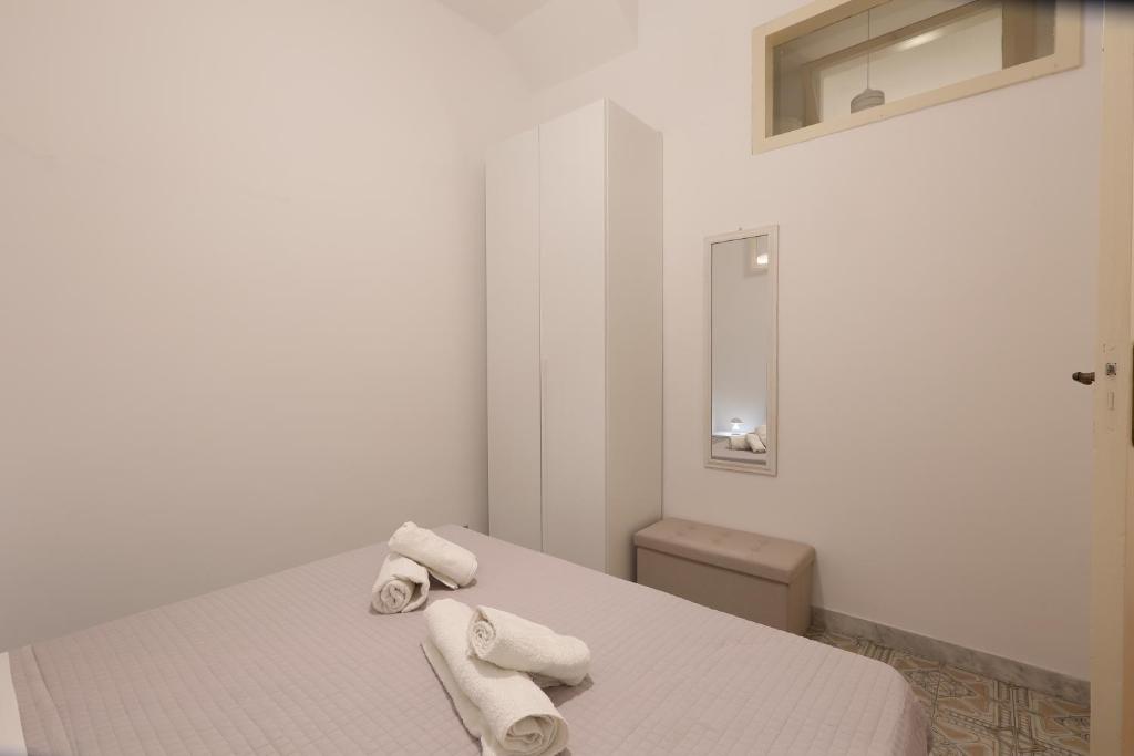 A bed or beds in a room at The way home Apartment