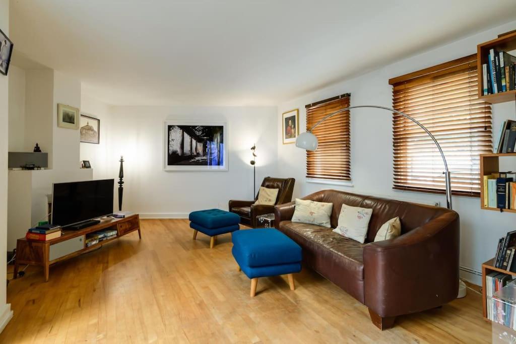 Zona d'estar a 1 bed Townhouse in Battersea close to River Thames