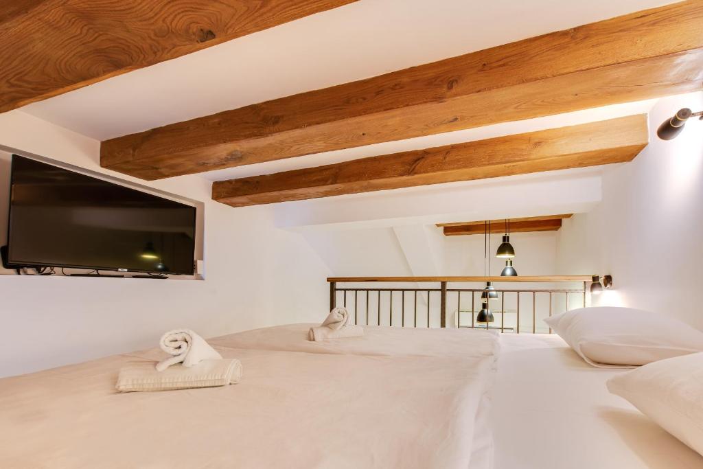Posteľ alebo postele v izbe v ubytovaní La Guardia Apartment with free private parking