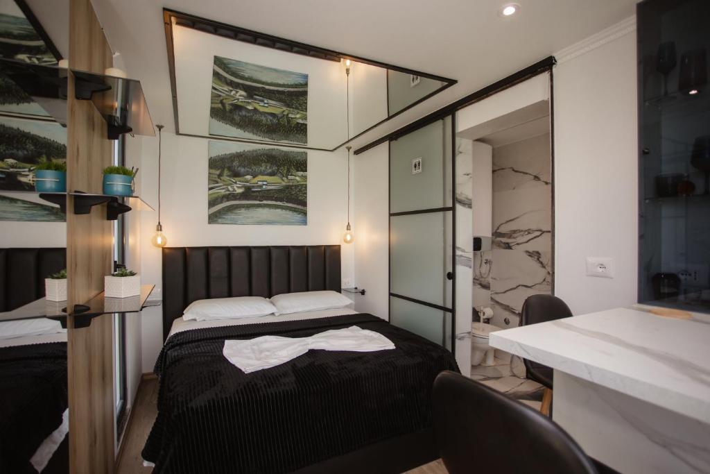 Ένα ή περισσότερα κρεβάτια σε δωμάτιο στο 446 Tiny House Shirokë