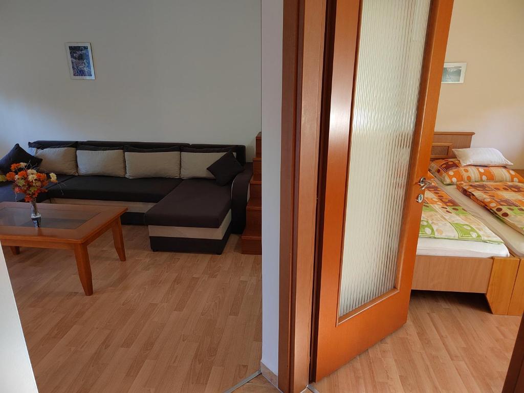 Postel nebo postele na pokoji v ubytování Garda Wellness Apartmanház