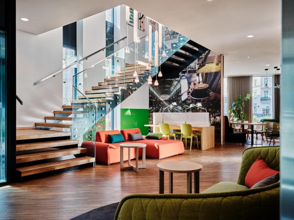 Ein Sitzbereich in der Unterkunft Holiday Inn - Warsaw City Centre by IHG