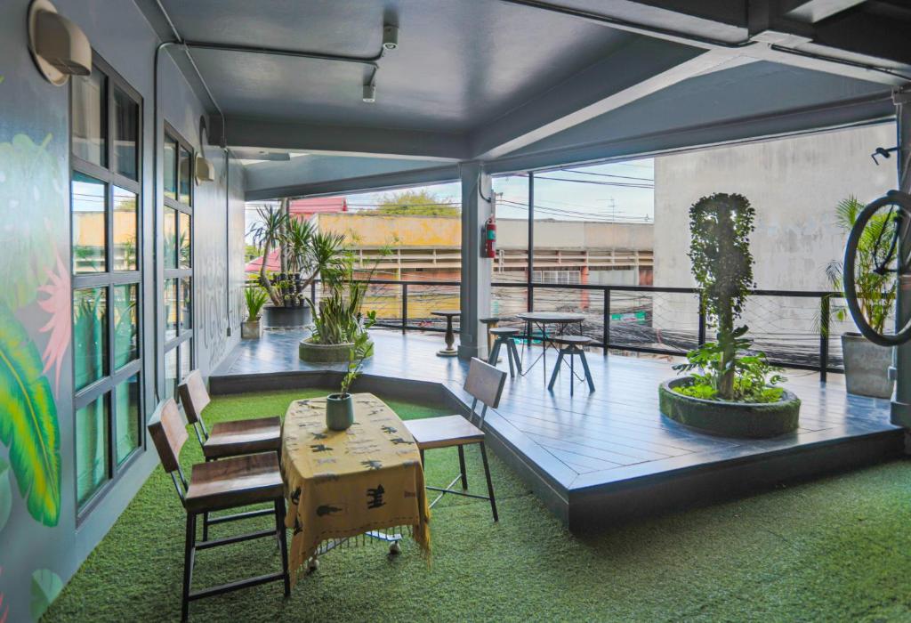 Jai Loy Cafe & Rooftop - Resim 39