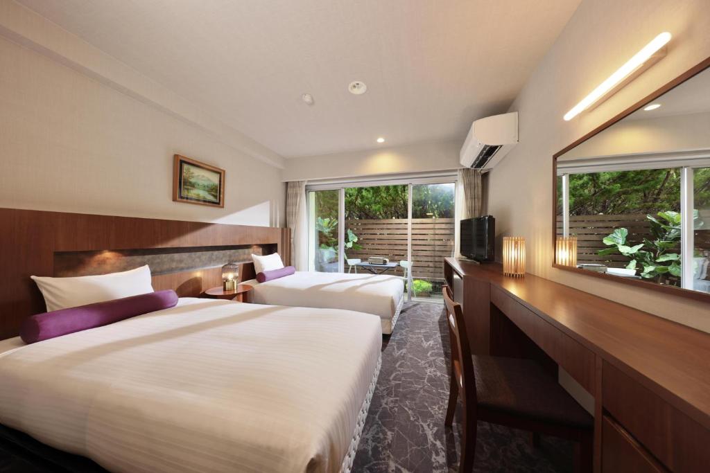 Postel nebo postele na pokoji v ubytování Nankishirahama Hotel Akariya