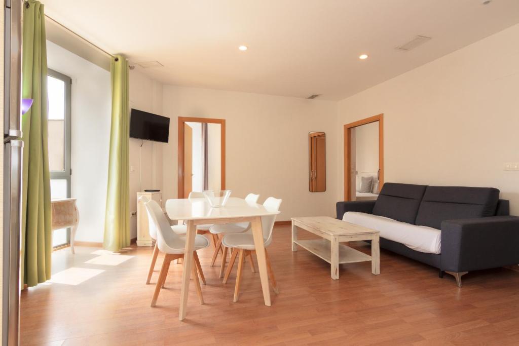 TV a/nebo společenská místnost v ubytování Apartamento El Carmen by Be Alicante