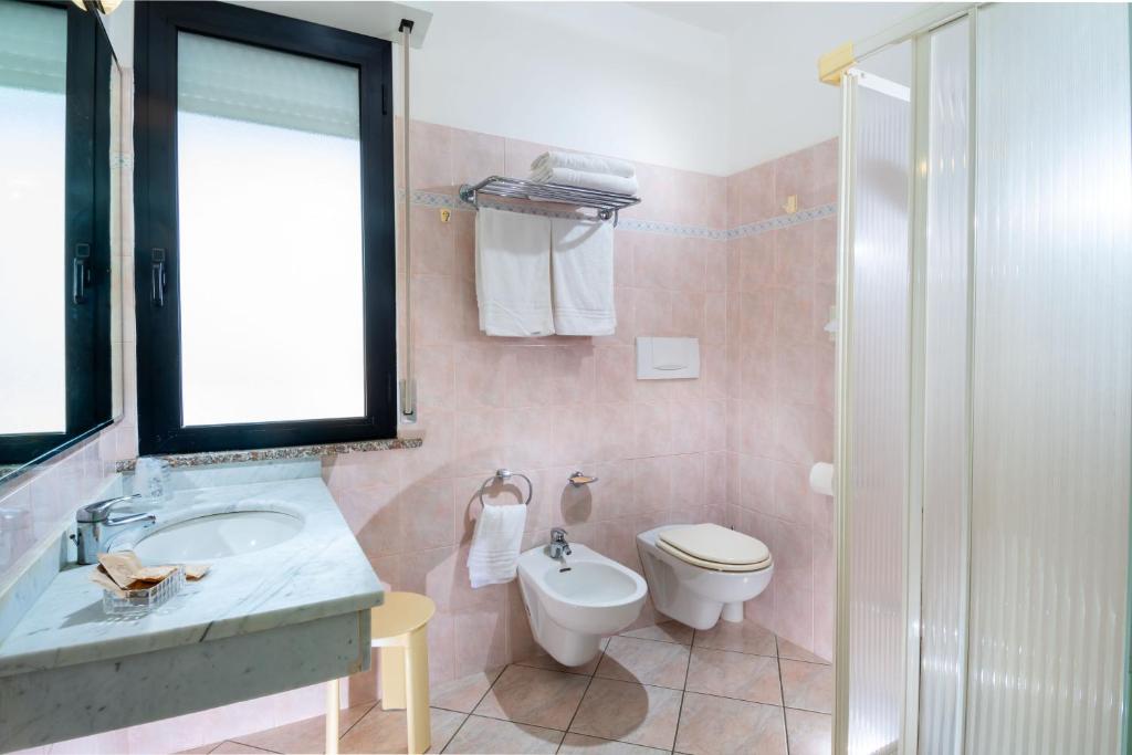 Koupelna v ubytování Hotel Odeon